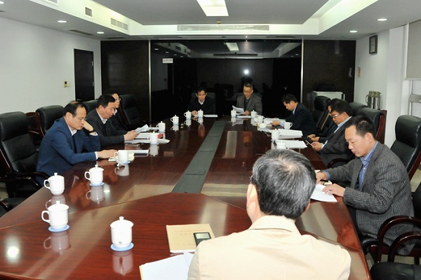 省住房城鄉(xiāng)建設(shè)廳黨組書記顧小平主持召開廳黨組會議，專題學習黨的十八屆六中全會精神